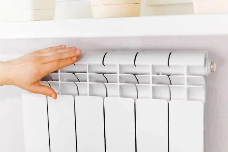 Grzejnik stalowy czy aluminiowy - który wybór jest bardziej opłacalny?