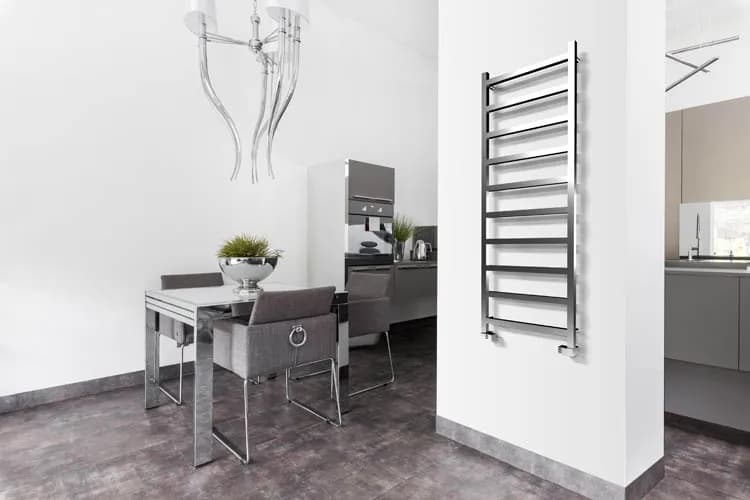 Jakie grzejniki do mieszkania w bloku wybrać, aby zaoszczędzić?