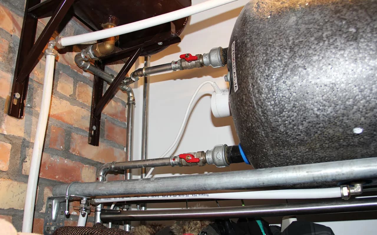 Dlaczego bojler bulgocze? Odkryj przyczyny i skuteczne rozwiązania