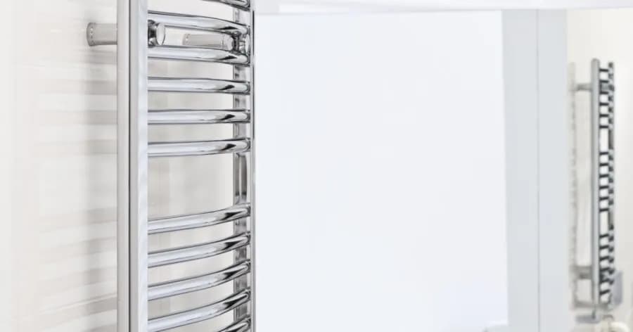 Jak dobrać moc grzejnika do łazienki, aby uniknąć zimna?