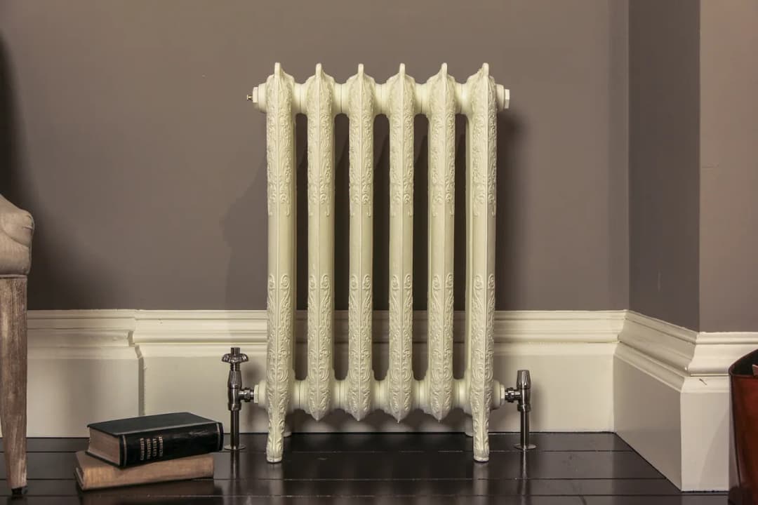 Ile waży żeberko grzejnika żeliwnego? Odkryj wagi i różnice