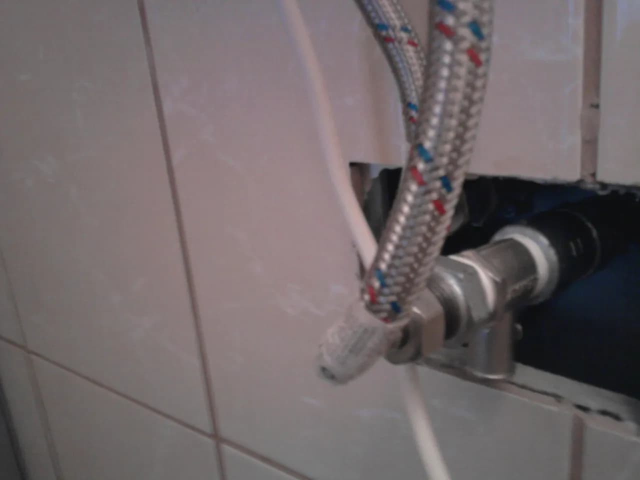 Jak zamontować zawór bezpieczeństwa do bojlera - uniknij kosztownych błędów